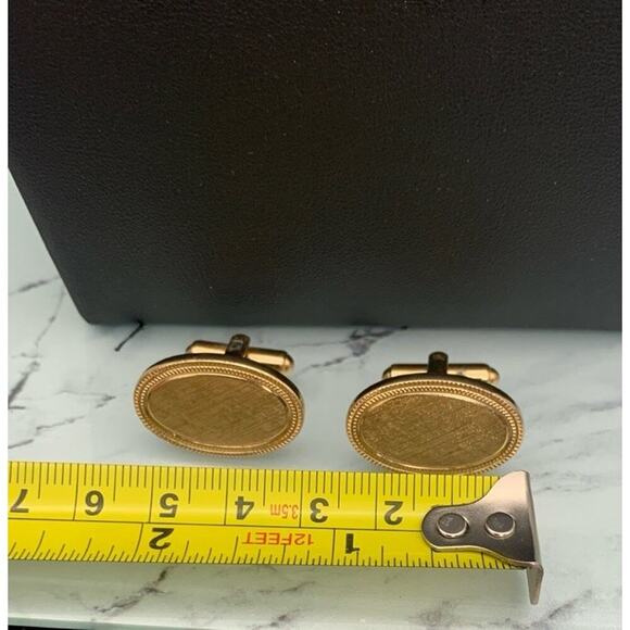 Vintage Avon Classic Timeless Oval Textured Gold Tone Cufflinks Signed - Picture 5 of 5